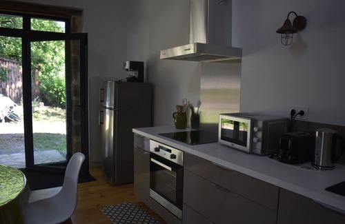 Auzits House | Family-Friendly Jeanne's Cottage with Full Kitchen Access