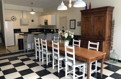Castres Cottage | Relax at Jeanne's House: Pet-Friendly Lake View Retreat