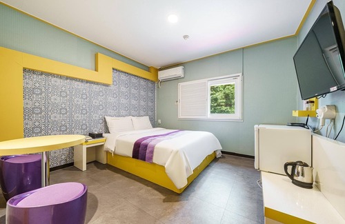 Hwaseong Hotel | Eco-Friendly Jebudo Seaside with Family Amenities Included
