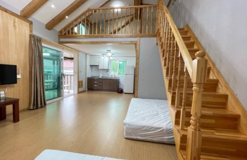 Jecheon House | Family-Friendly Jecheon Wolsong Garden Pension with Breakfast