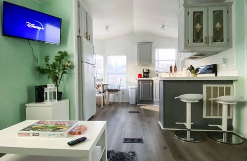 Kissimmee Cottage | Jedi Cottage: 10/10 Rated, Steps from Disney & Universal!