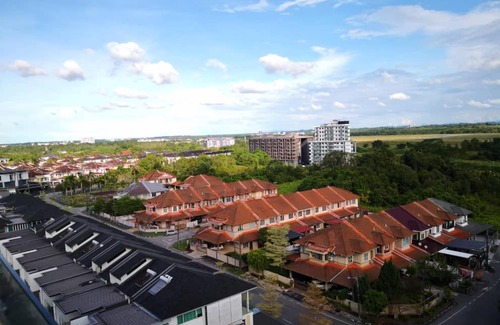 Kuching Apartment | Welcoming Jeff and Ricky Homestay: Princeton Suite Awaits