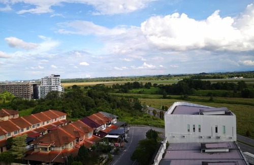 Kuching Apartment | Welcoming Jeff and Ricky Homestay: Princeton Suite Awaits