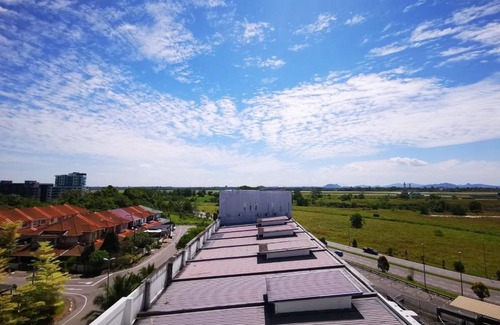 Kuching Apartment | Welcoming Jeff and Ricky Homestay: Princeton Suite Awaits