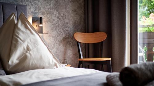 Bad Goisern Bed & Breakfast | Scenic Rooms at Jeff's with Mountain View & Restaurant
