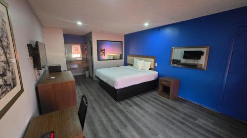 Prentiss Hotel | Budget-Friendly Stay at Jeffersonian Motor Inn for Families