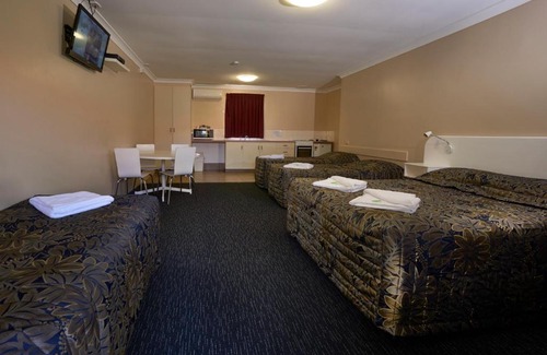 Kearneys Spring Hotel | Discover Jefferys Motel: Family-Friendly & Accessible Stay