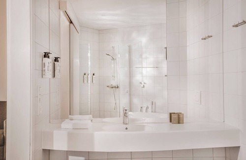 Inderoy Hotel | Discover Jegtvolden Fjordhotell: Family-Friendly Getaway