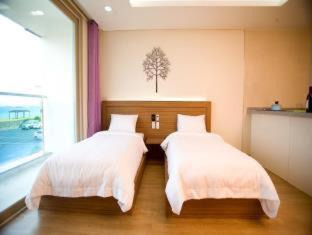 Seongsan Resort | Discover Jeju Arumdaun Resort: Family-Friendly Escape