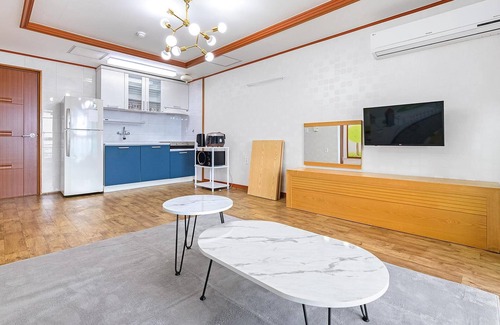 Andeok House | Discover Jeju Badaaehyanggi Pension: Rated 9.6/10, Family Friendly