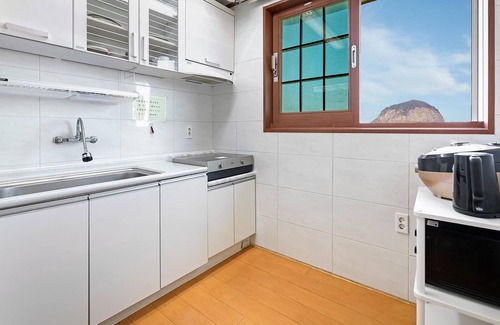 Andeok House | Discover Jeju Badaaehyanggi Pension: Rated 9.6/10, Family Friendly