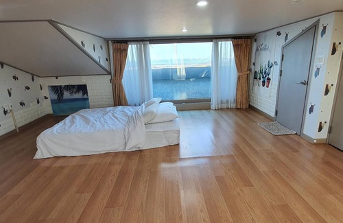 Hallim House | Discover Jeju Basafan Spa Pension: Family-Friendly Retreat