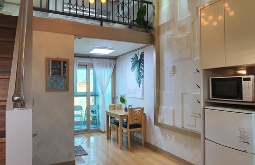 Hallim House | Discover Jeju Basafan Spa Pension: Family-Friendly Retreat