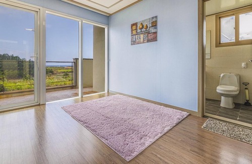 Hallim House | Discover Jeju Basafan Spa Pension: Family-Friendly Retreat