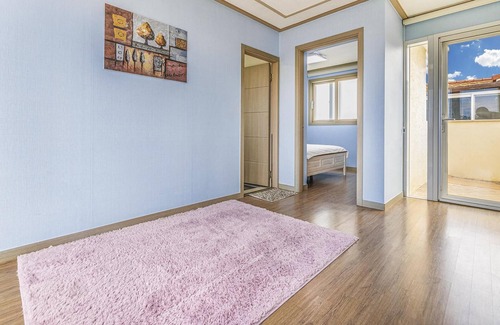 Hallim House | Discover Jeju Basafan Spa Pension: Family-Friendly Retreat