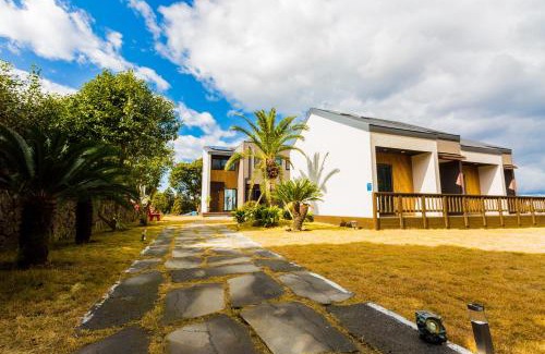 Gujwa House | Discover Jeju Batdol Guesthouse: Pet & Child Friendly Retreat