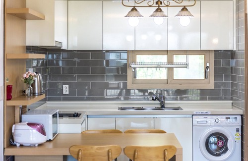 Seongsan Apartment | Pet-Friendly Retreat at Jeju Blue & Sea - Top Rated 8.8/10