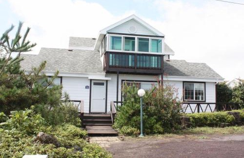 Seongsan House | Jeju bog-eum Pension