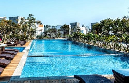 Pyoseon House | Jeju Breeze: Family-Friendly Hotel with Pool & Hot Tub