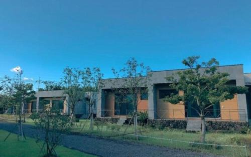 Sehwa-ri House | Jeju Camp Harris Spa Pension
