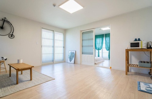 Jungmun House | Family-Friendly Jeju Dalbam Pension with Kitchen Amenities