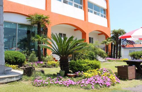 Jocheon House | Eco-Friendly Getaway at Jeju Feel House with Hot Tub