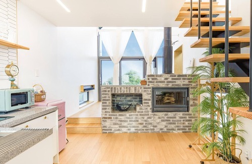 Pyeongdae-ri House | Elegant Jeju Geunalohu Pension with Pool & Family Amenities
