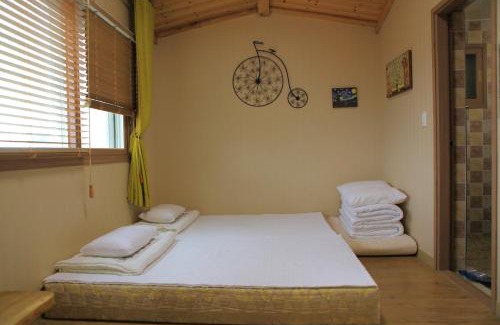 Downtown House | Seaside Escape at Jeju Gillime Pension with Breakfast