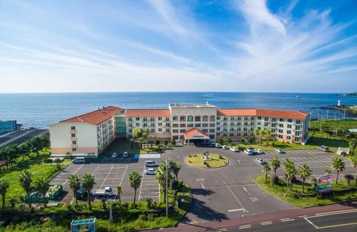 Hallim Resort | Relax at Jeju Ilsung Beach Condo with Ocean View Amenities
