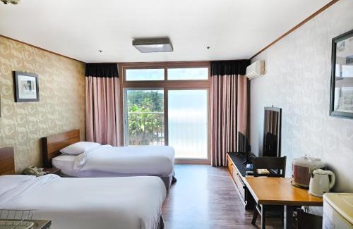 Hallim Resort | Relax at Jeju Ilsung Beach Condo with Ocean View Amenities