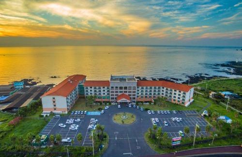 Hallim Resort | Relax at Jeju Ilsung Beach Condo with Ocean View Amenities
