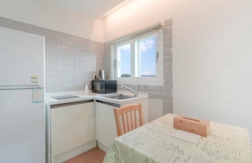 Jongdal-ri House | Family-Friendly Stay at Jeju Jimian Pension with Kitchen
