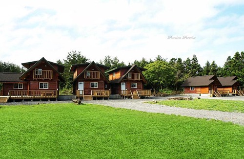 Pyoseon House | Family-Friendly Jeju Joa Log Pension with Ocean Views