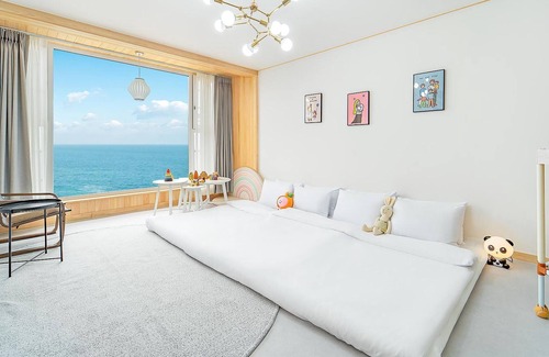 Andeok House | Top-Rated Jeju Kidsgajok Badatgahouseu for Families