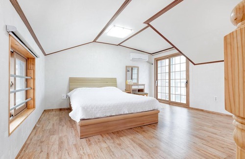 Namwon House | Family-Friendly Stay at Jeju Kkumkkuneun Pension