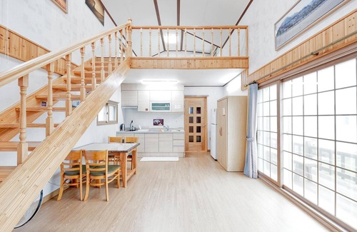 Namwon House | Family-Friendly Stay at Jeju Kkumkkuneun Pension