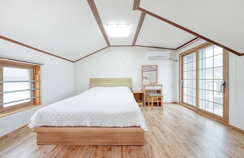 Namwon House | Family-Friendly Stay at Jeju Kkumkkuneun Pension