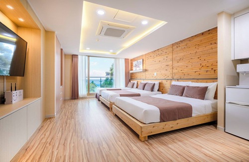 Daecheon-dong Hotel | Experience Jeju M Resort: Family-Friendly with Pool Access