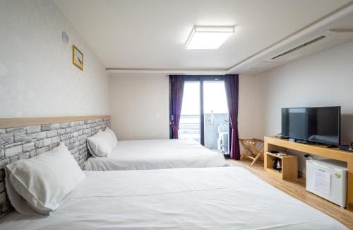 Moseulpo Hotel | Discover Jeju Moseulpo Hotel: Family-Friendly Retreat