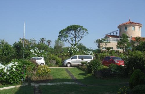 Namwon House | Inviting Jeju Myung House: Top Rated with Breakfast & Kitchen