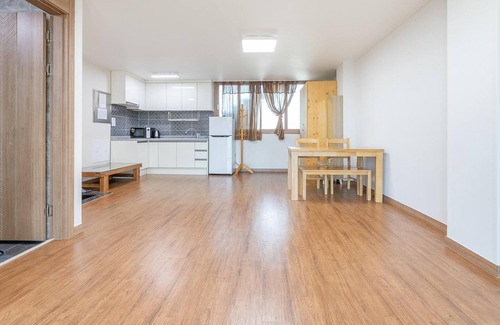 Jocheon House | Explore Jeju Ondamhouse Pension: Family-Friendly Retreat