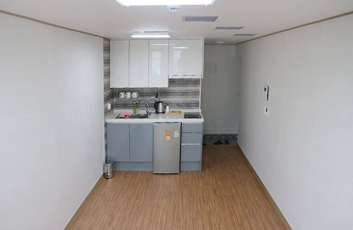 Pyoseon House | Discover Jeju Pureunseom Guest House with Eco-Friendly Amenities