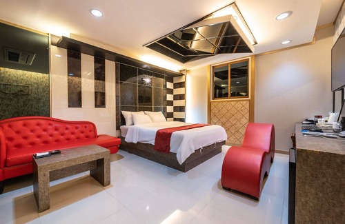 Aewol Hotel | Eco-Friendly Stay at Jeju Queen Self Check-in Motel