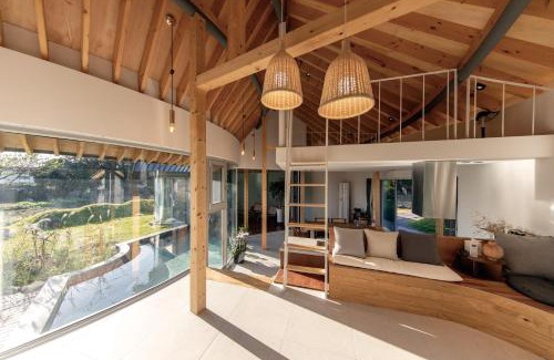 Seongsan Villa | Relax at Jeju Seuteisamdaloreum with Pool & Spa Amenities