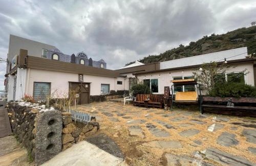 Hallim House | Jeju Station