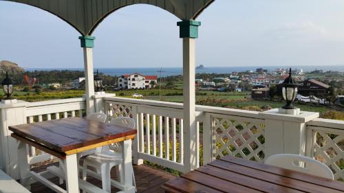 Andeok House | Relax at Jeju the Ocean Hill Pension with Spa & Hot Tub