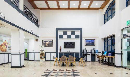 Aewol Hotel | Ideal Jeju Tovice Condo with Kitchen and Breakfast Options