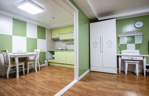 Aewol Apartment | Relaxing Jeju Tovice Condo with Kitchen & Ocean Views