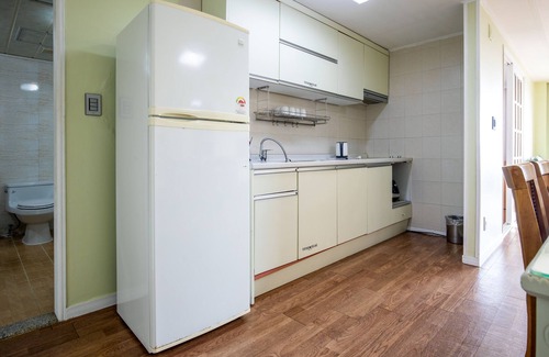 Aewol Apartment | Relaxing Jeju Tovice Condo with Kitchen & Ocean Views