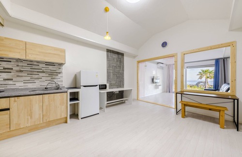 Seongsan House | Eco-Friendly Comfort at Jeju Turning Point - Rated 9/10